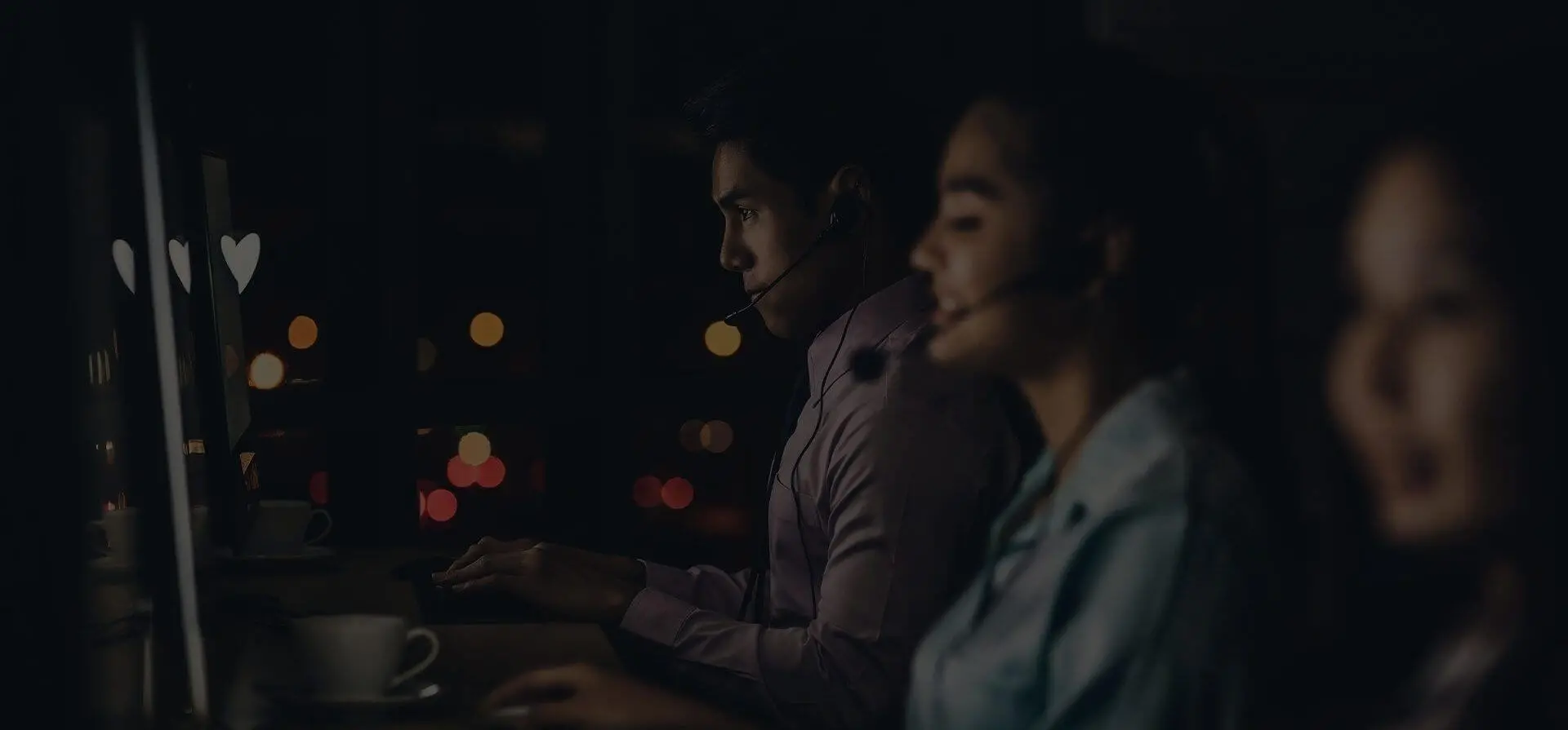 Customer care consultants on call